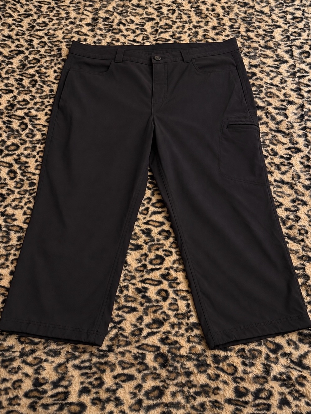 Eddie Bauer Women’s Black Capri Cargo Pants Size 16